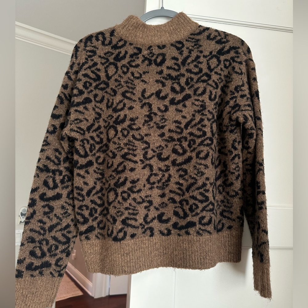 John + Jenn Cheetah Print Sweater Size XS